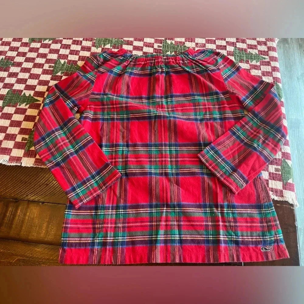 Beautiful Vineyard Vines girls shirt‎ with open sleeve and bow detail